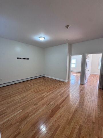 213 State Street A, Bristol, RI 02809