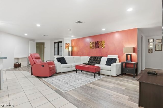1 Timber Rock Court, Cedar Grove Twp., NJ 07009