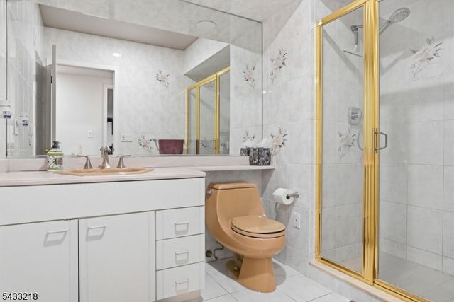 1 Timber Rock Court, Cedar Grove Twp., NJ 07009