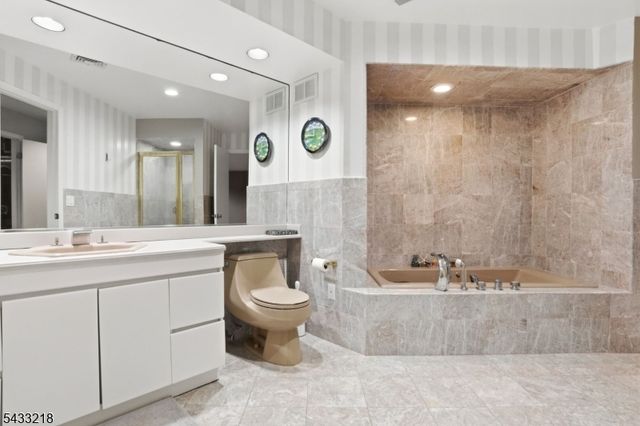 1 Timber Rock Court, Cedar Grove Twp., NJ 07009