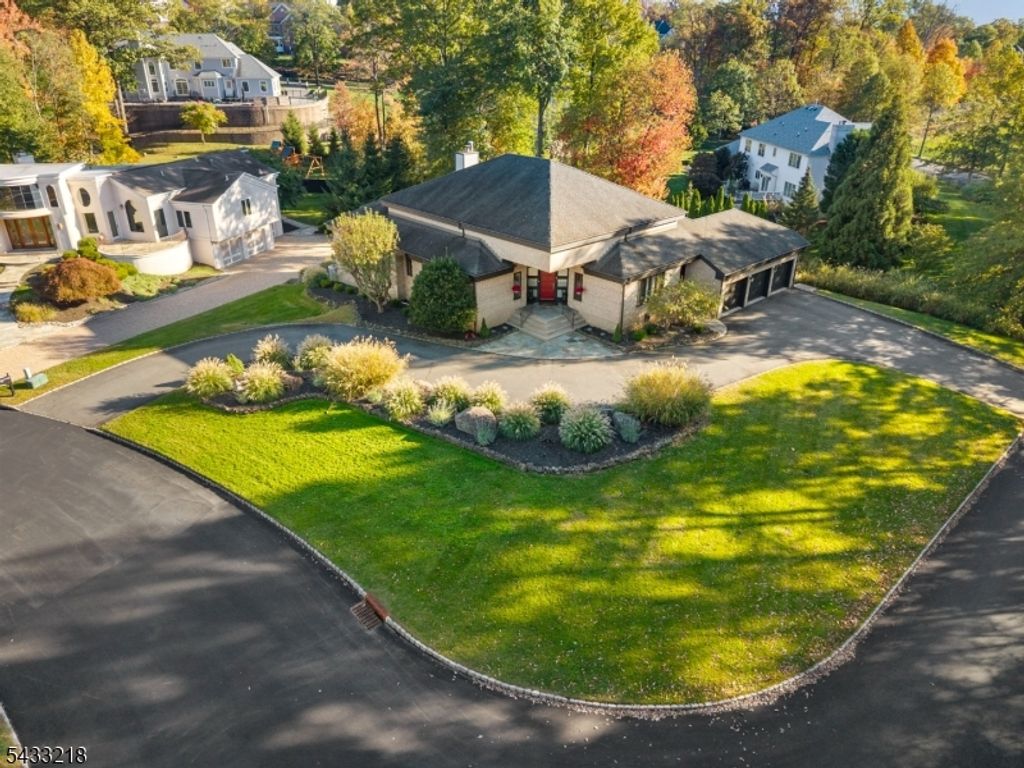 1 Timber Rock Court, Cedar Grove Twp., NJ 07009