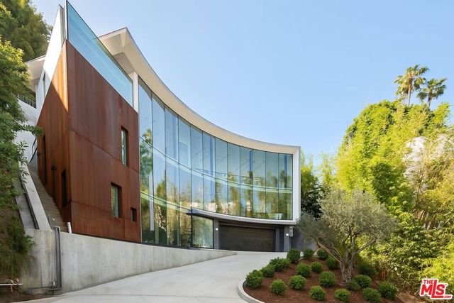 9277 Thrush Way, Los Angeles, CA 90069