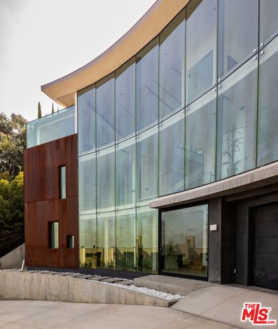 9277 Thrush Way, Los Angeles, CA 90069