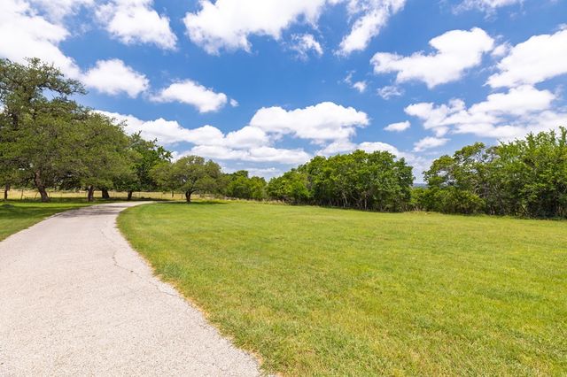 479 Park Rd 23, Blanco, TX 78606