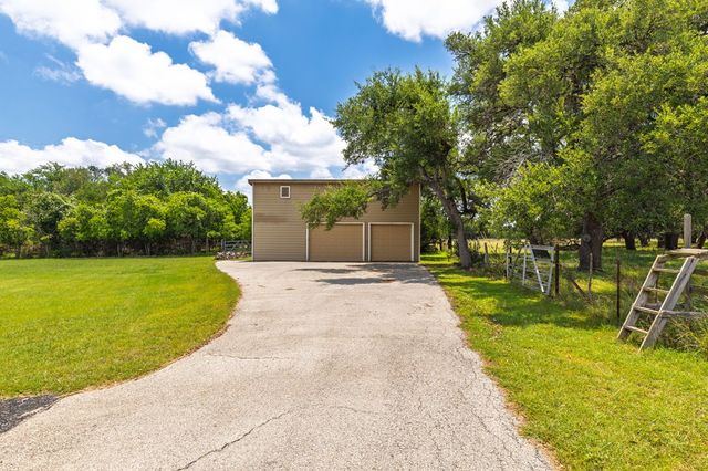 479 Park Rd 23, Blanco, TX 78606