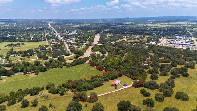 479 Park Rd 23, Blanco, TX 78606