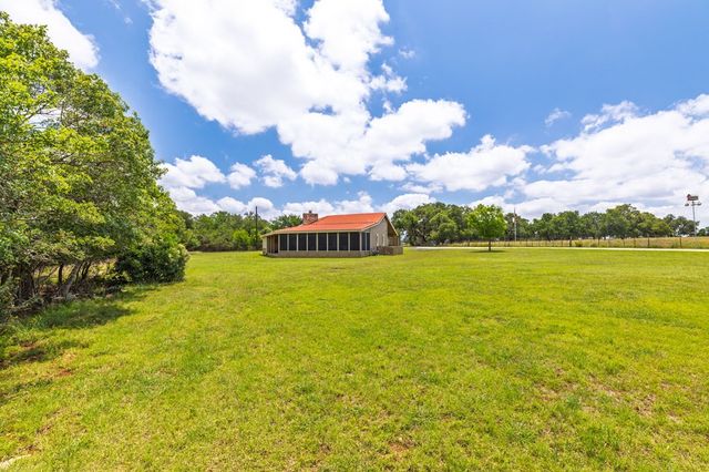 479 Park Rd 23, Blanco, TX 78606