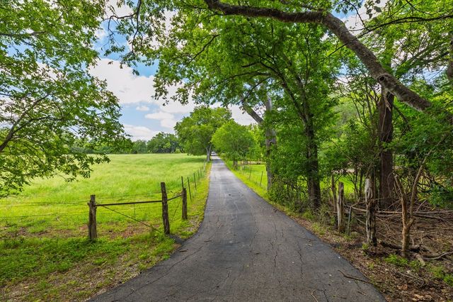 479 Park Rd 23, Blanco, TX 78606