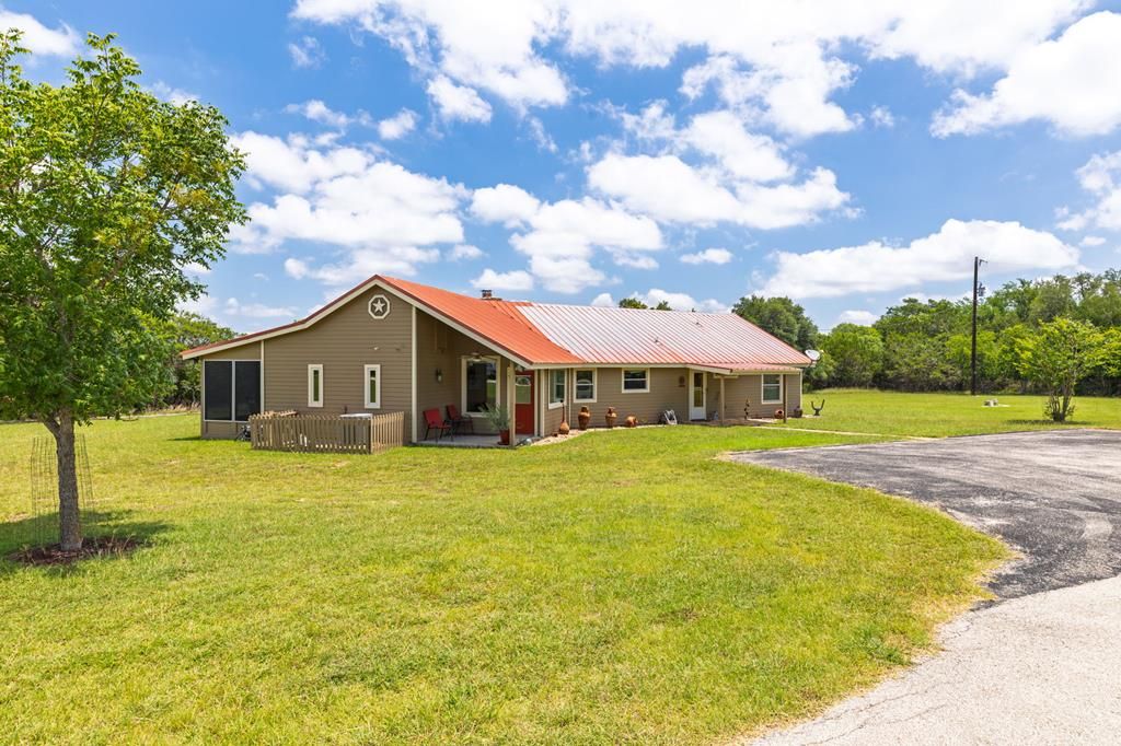 479 Park Rd 23, Blanco, TX 78606