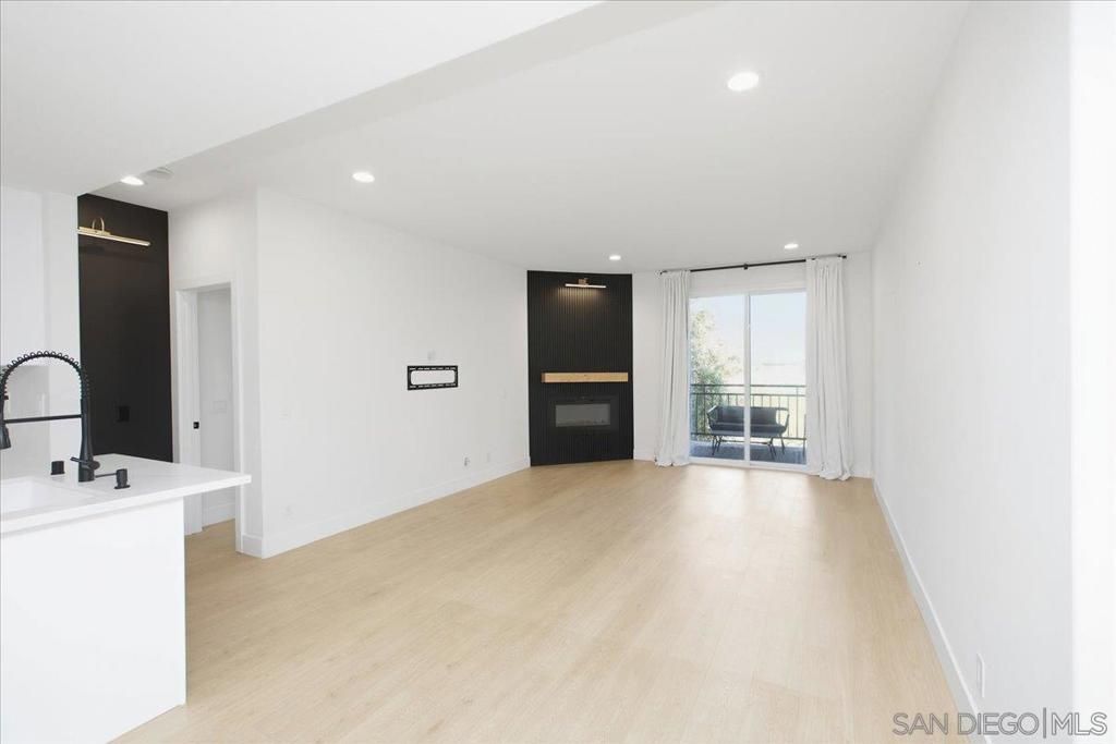 580 Camino De La Reina 227, San Diego, CA 92108 — photo 2