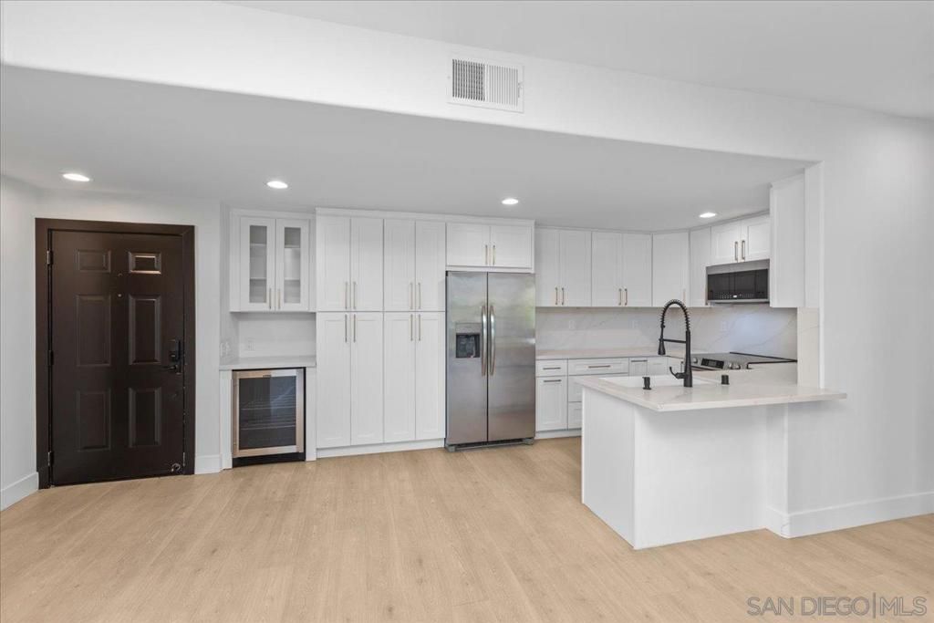 580 Camino De La Reina 227, San Diego, CA 92108 — photo 3