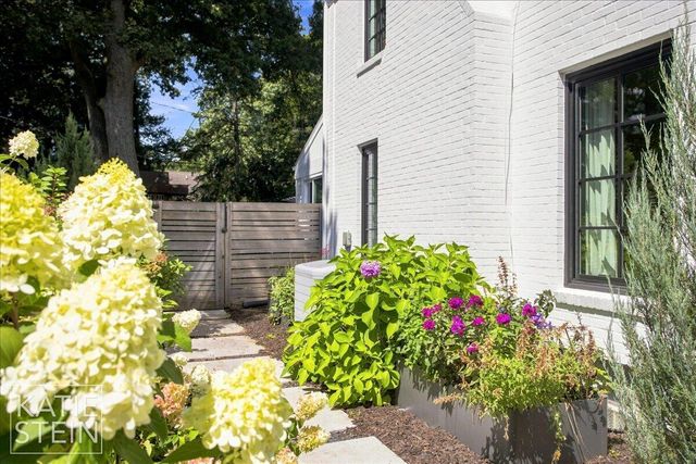 1111 Plymouth Avenue SE, East Grand Rapids, MI 49506