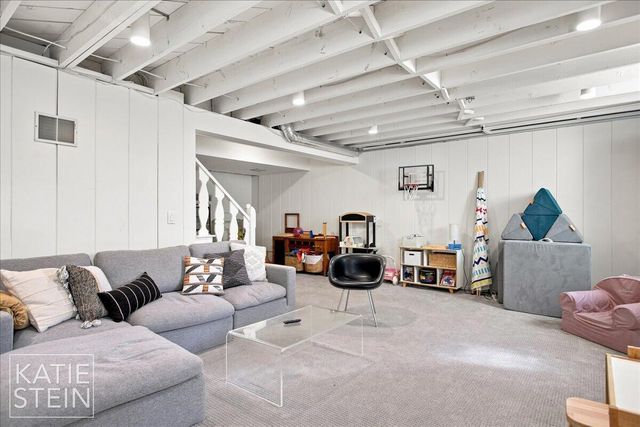 1111 Plymouth Avenue SE, East Grand Rapids, MI 49506
