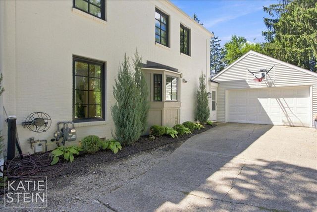 1111 Plymouth Avenue SE, East Grand Rapids, MI 49506