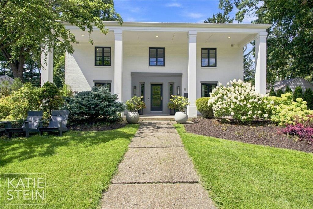 1111 Plymouth Avenue SE, East Grand Rapids, MI 49506