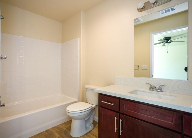 142 E Vandalia Avenue, Porterville, CA 93257