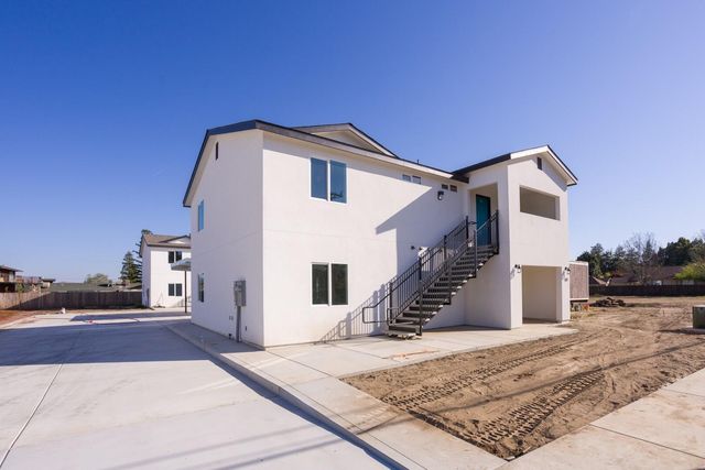 142 E Vandalia Avenue, Porterville, CA 93257