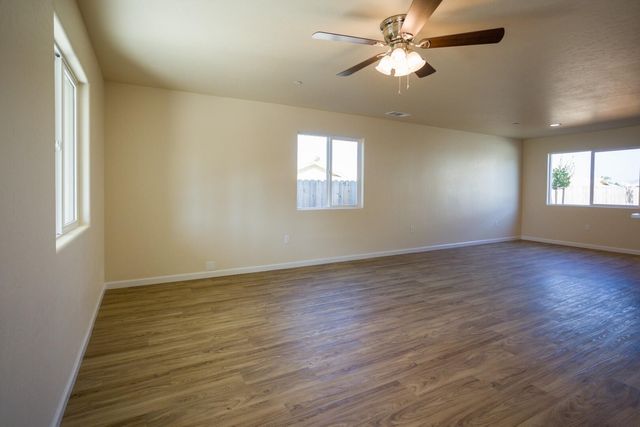 142 E Vandalia Avenue, Porterville, CA 93257