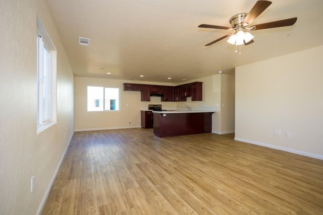 142 E Vandalia Avenue, Porterville, CA 93257