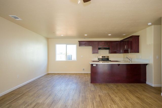 142 E Vandalia Avenue, Porterville, CA 93257