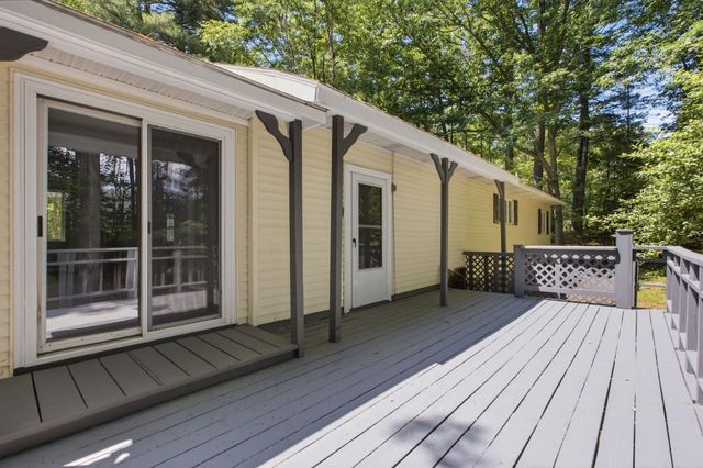 37 Hall Road, Londonderry, NH 03053