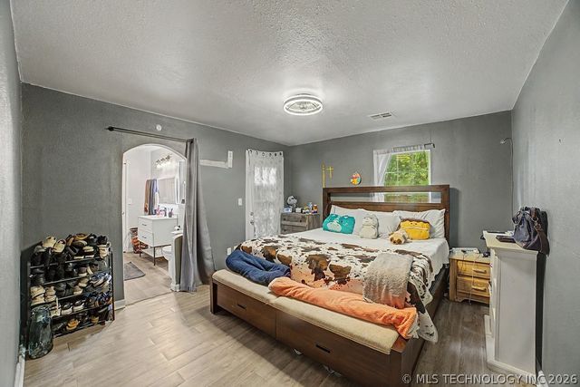 1925 W Broadway Street, Collinsville, OK 74021