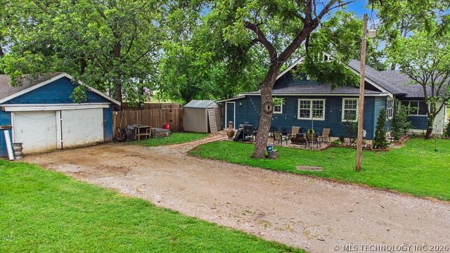 1925 W Broadway Street, Collinsville, OK 74021