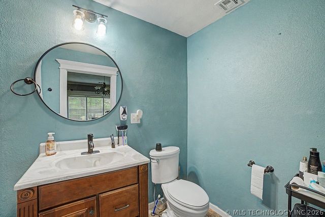 1925 W Broadway Street, Collinsville, OK 74021