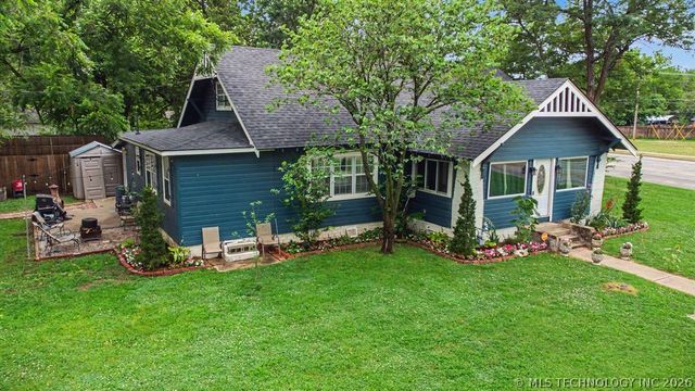 1925 W Broadway Street, Collinsville, OK 74021