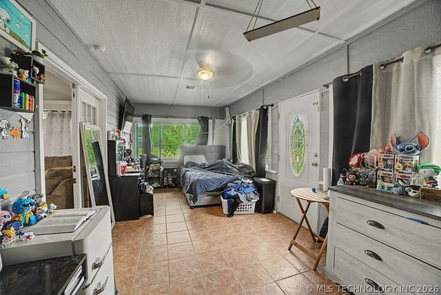 1925 W Broadway Street, Collinsville, OK 74021