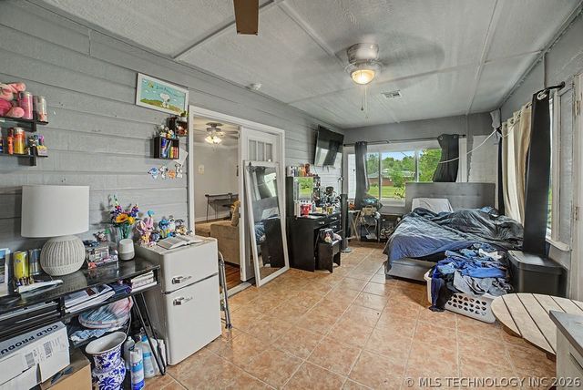 1925 W Broadway Street, Collinsville, OK 74021
