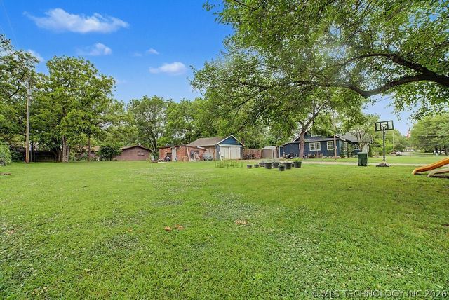 1925 W Broadway Street, Collinsville, OK 74021