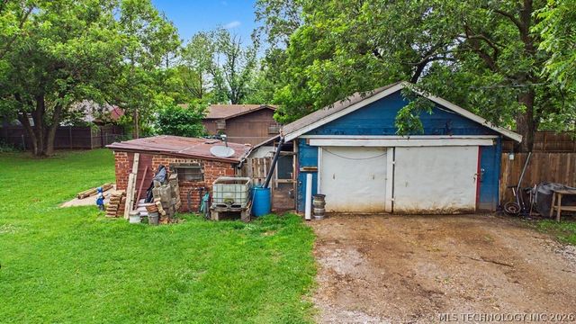 1925 W Broadway Street, Collinsville, OK 74021
