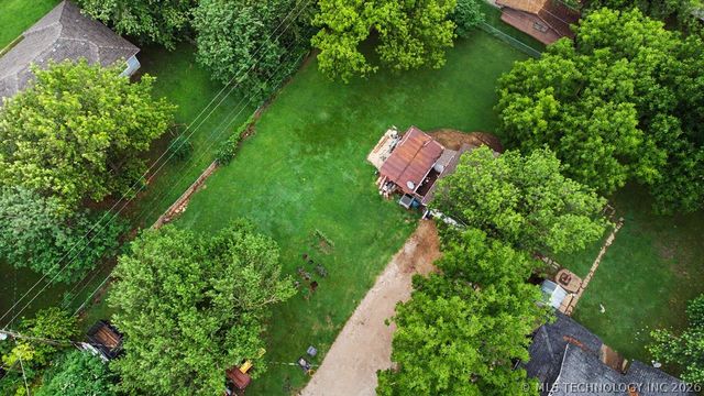 1925 W Broadway Street, Collinsville, OK 74021