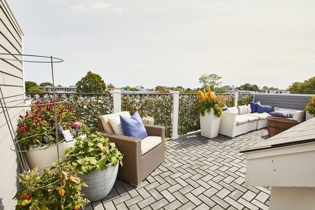 881 E 2nd St 13, Boston, MA 02127