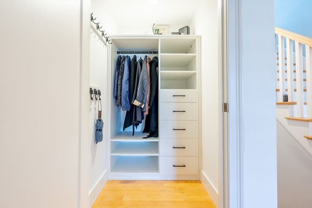 881 E 2nd St 13, Boston, MA 02127