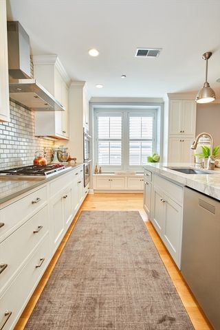 881 E 2nd St 13, Boston, MA 02127