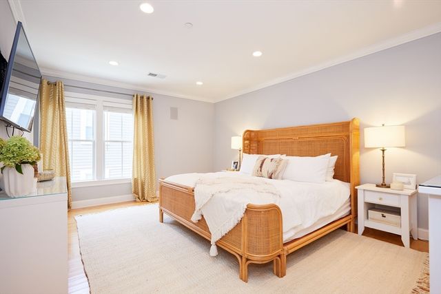 881 E 2nd St 13, Boston, MA 02127