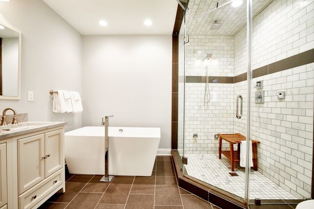 881 E 2nd St 13, Boston, MA 02127