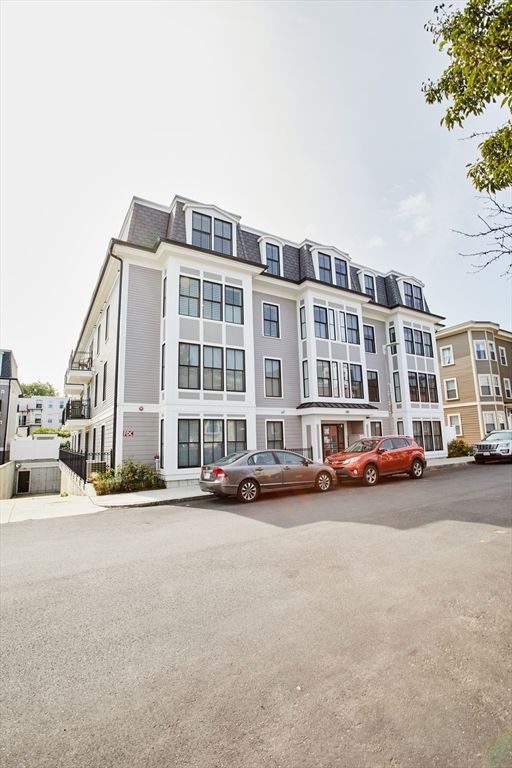 881 E 2nd St 13, Boston, MA 02127