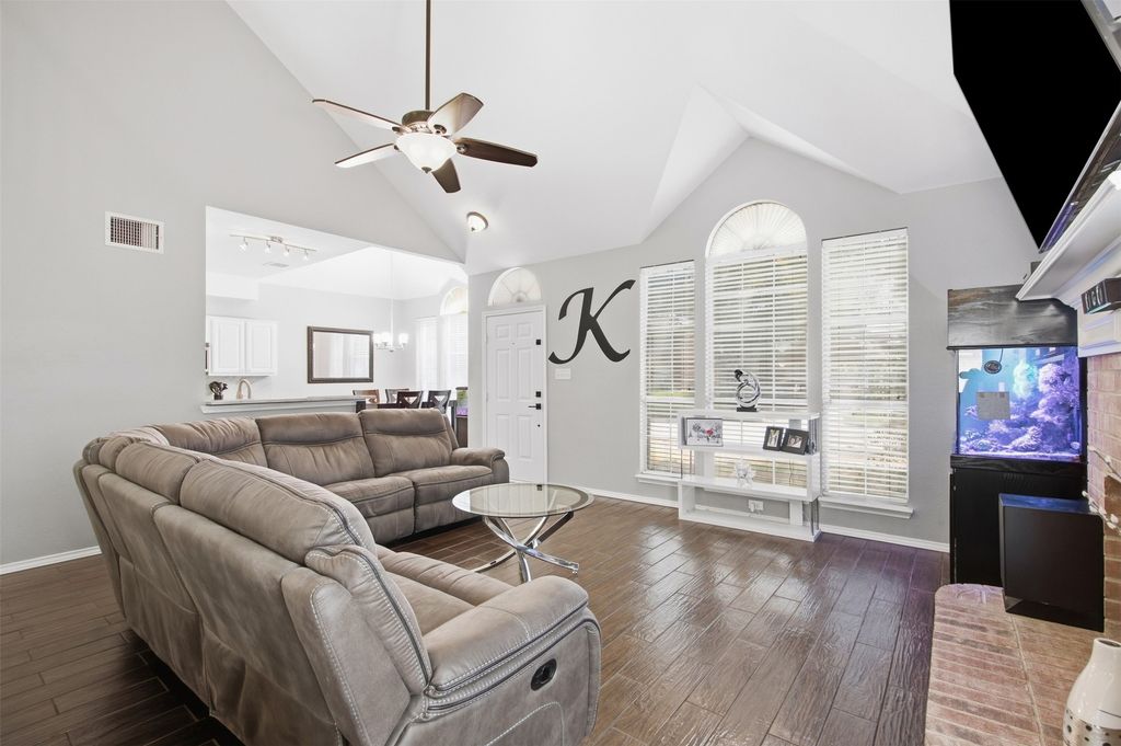 554 Continental Drive, Lewisville, TX 75067 — photo 2