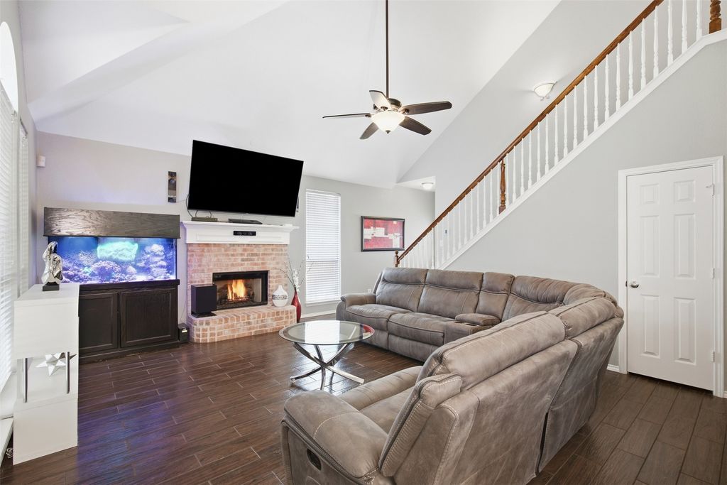 554 Continental Drive, Lewisville, TX 75067 — photo 3