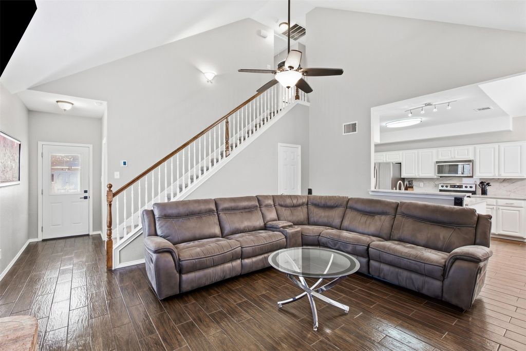 554 Continental Drive, Lewisville, TX 75067 — photo 4