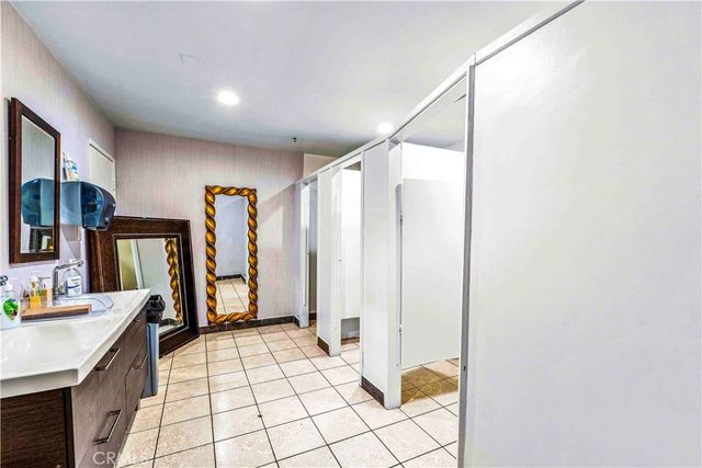 6009 Wilmington Avenue, Los Angeles, CA 90001