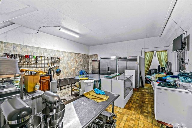 6009 Wilmington Avenue, Los Angeles, CA 90001