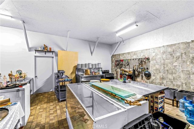 6009 Wilmington Avenue, Los Angeles, CA 90001