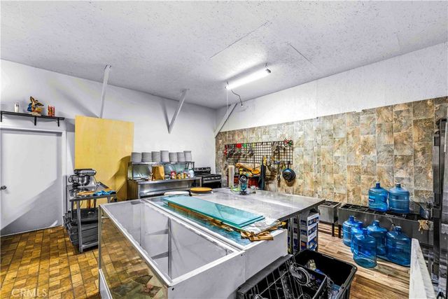 6009 Wilmington Avenue, Los Angeles, CA 90001