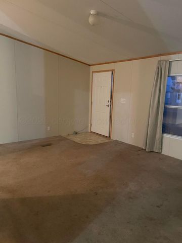 401 N Grace Street, Stratford, TX 79084