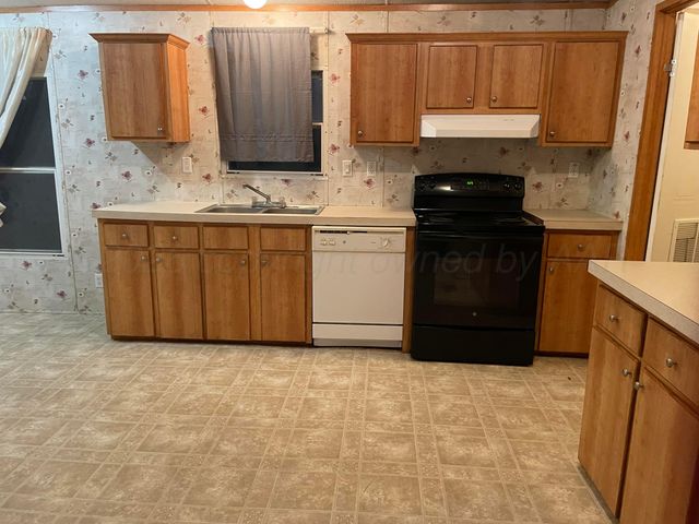 401 N Grace Street, Stratford, TX 79084