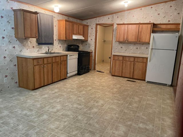 401 N Grace Street, Stratford, TX 79084